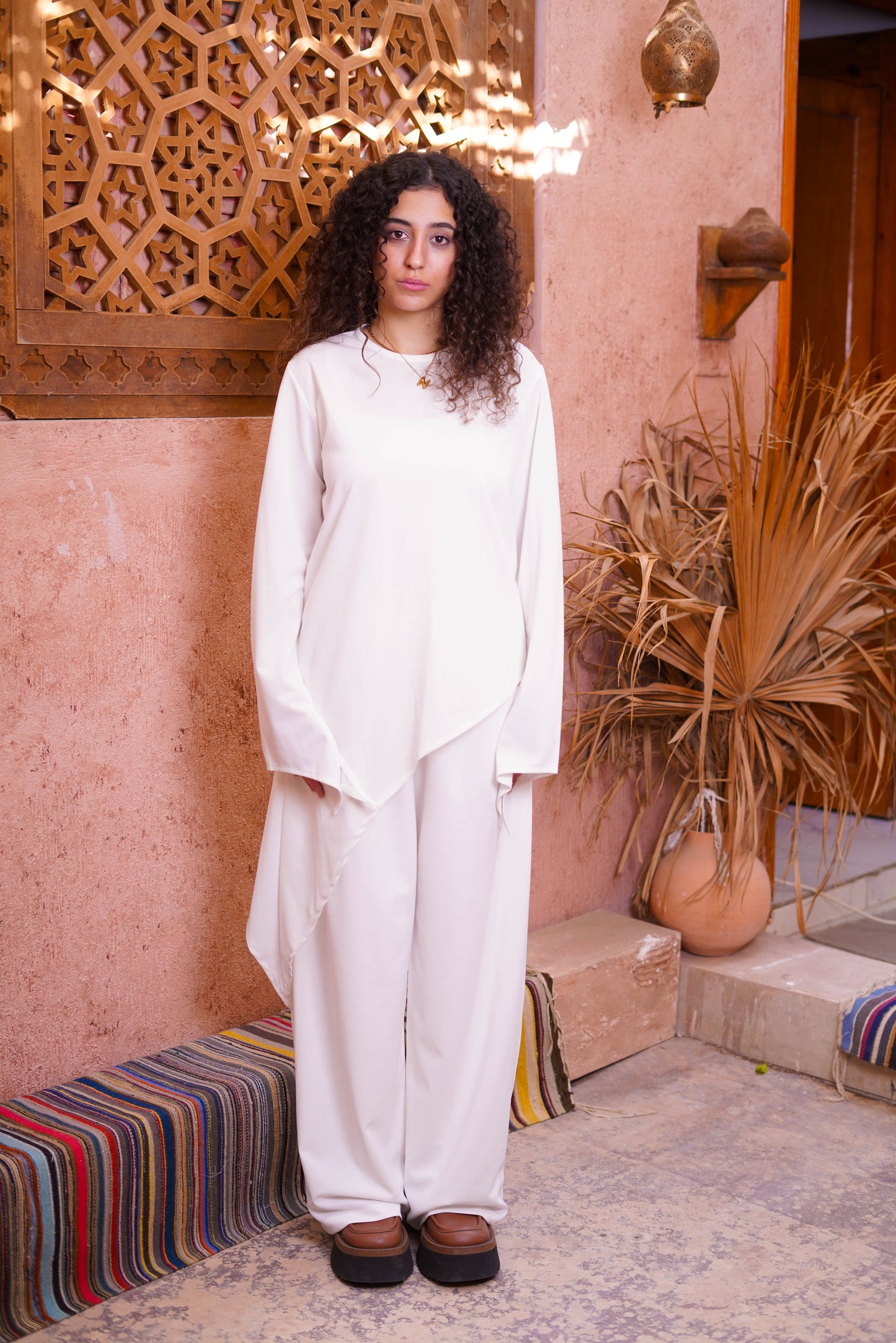 Effortless set in White.