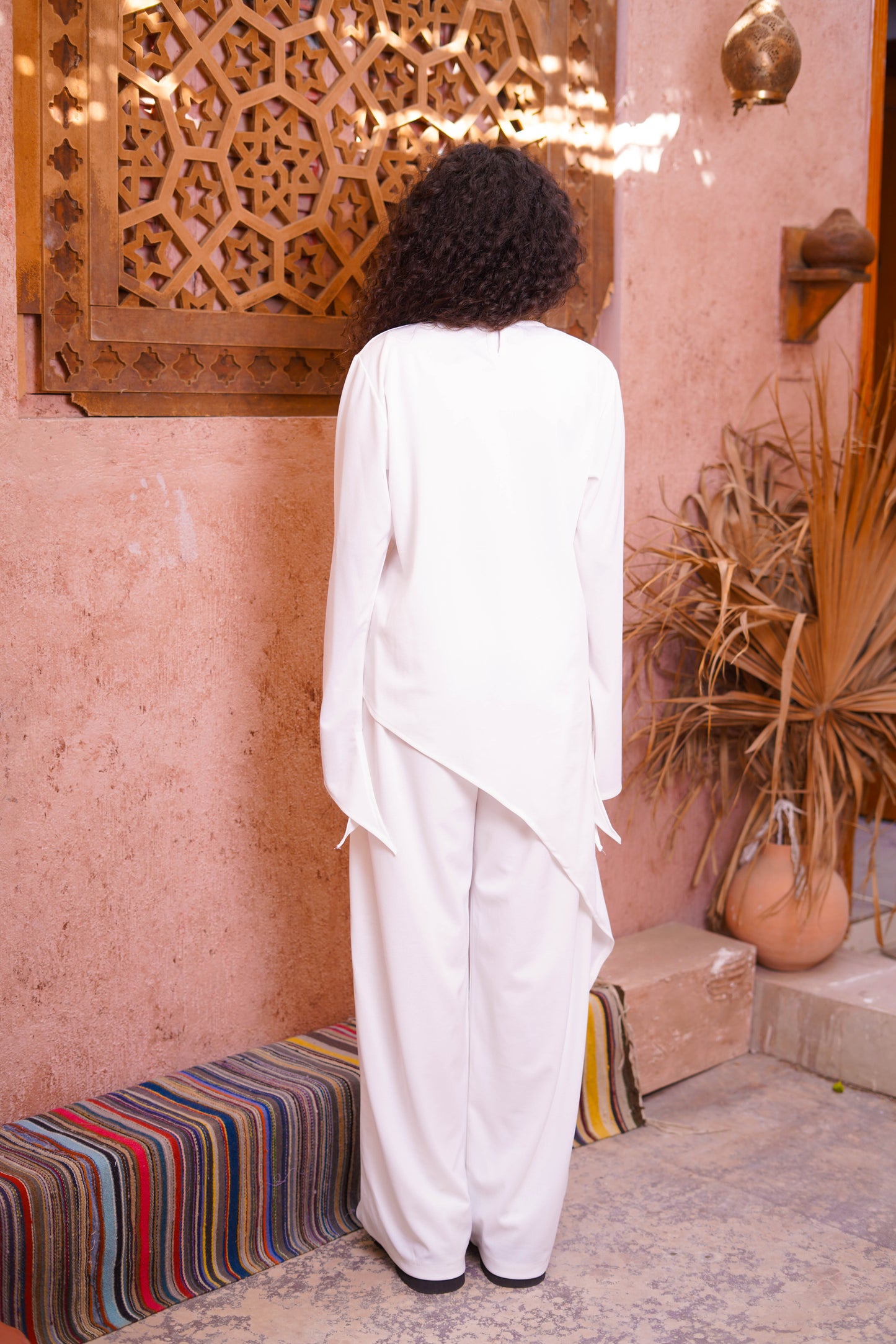 Effortless set in White.