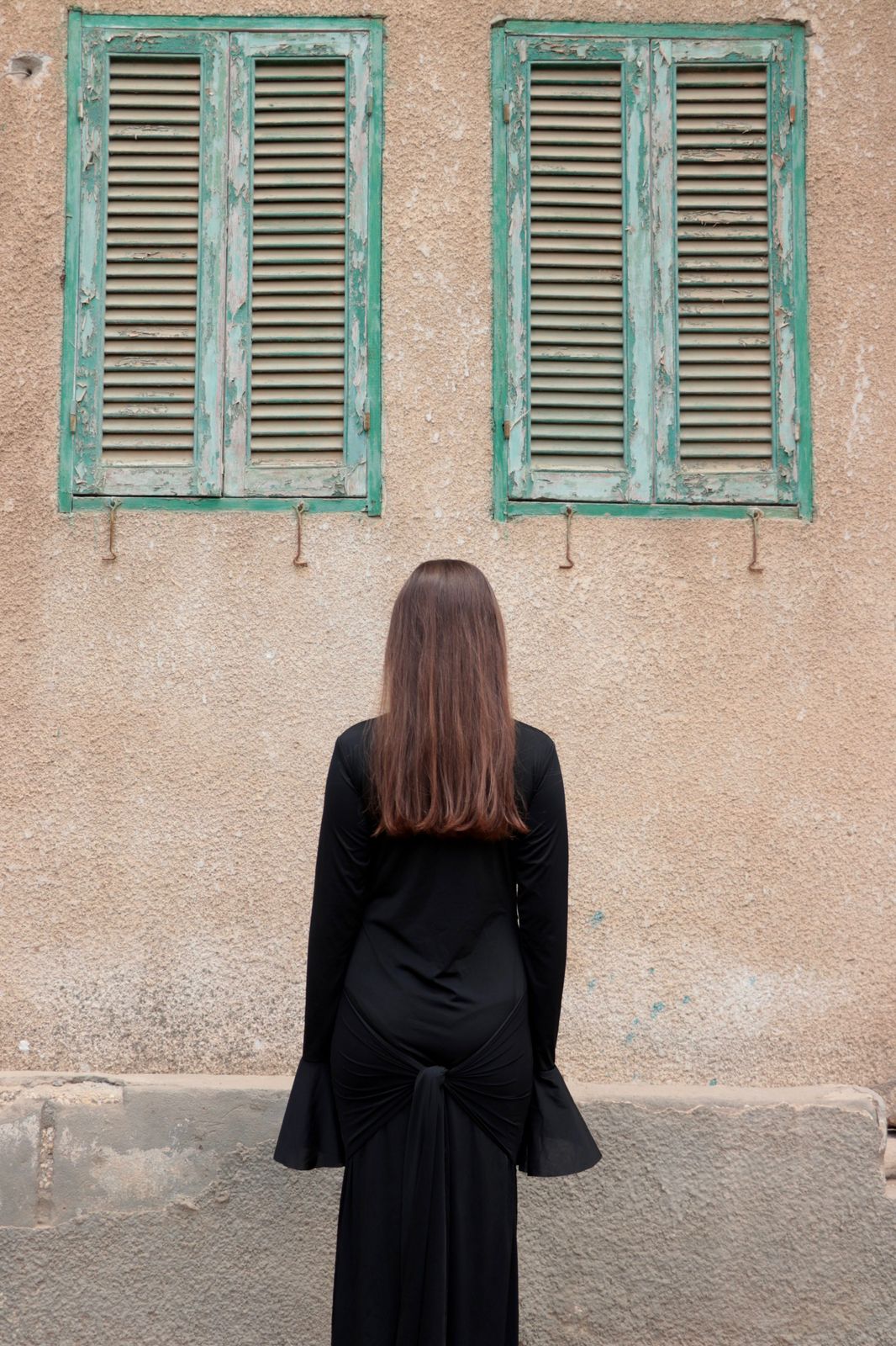 Sculpted dress in Black.