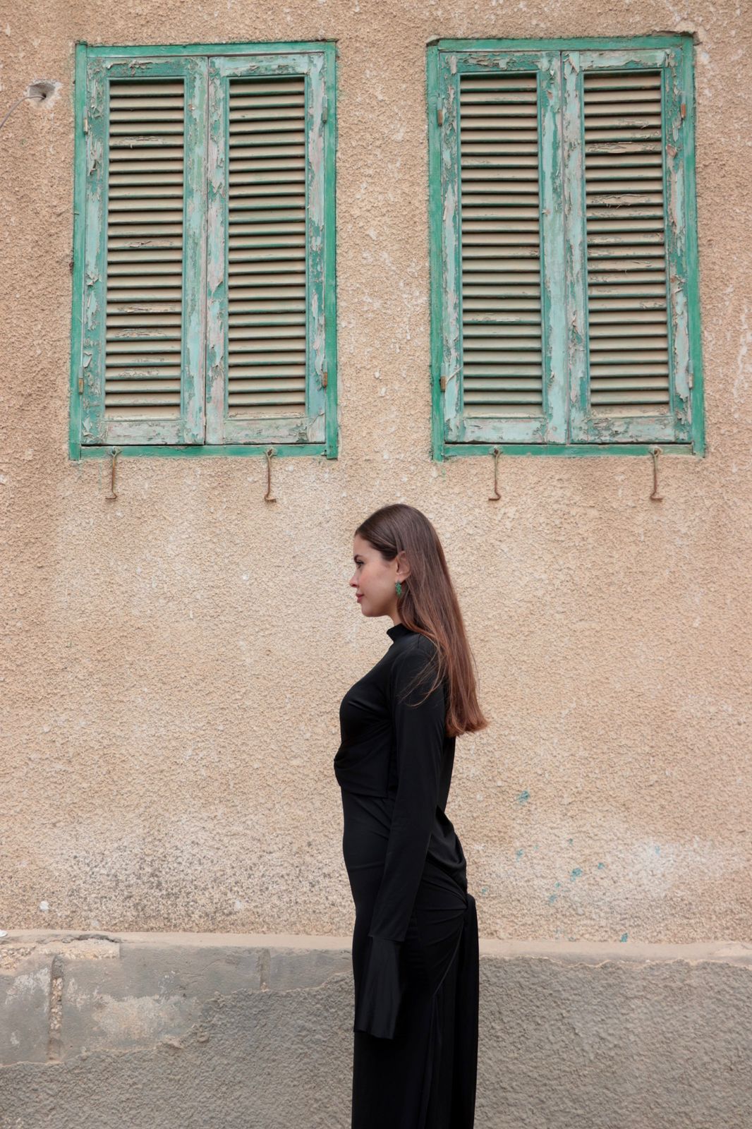 Sculpted dress in Black.
