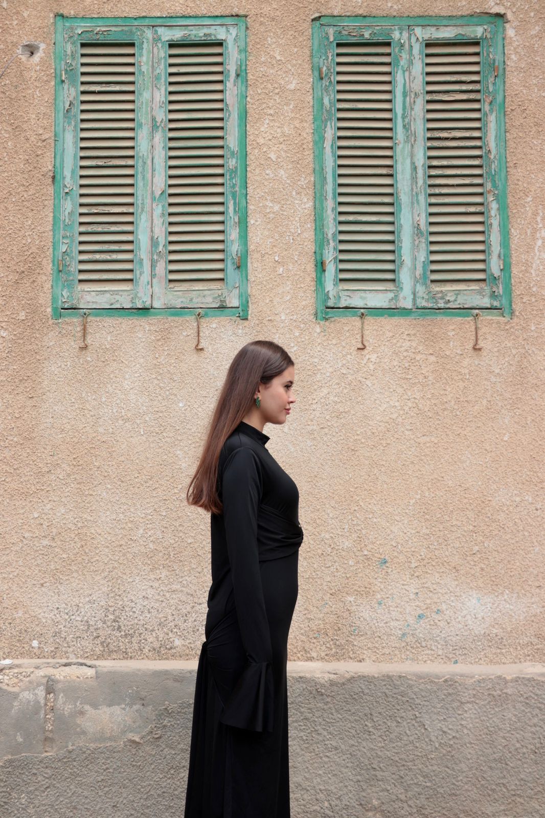 Sculpted dress in Black.