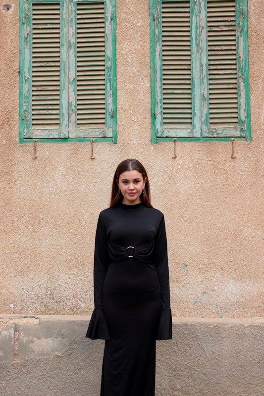 Sculpted dress in Black.